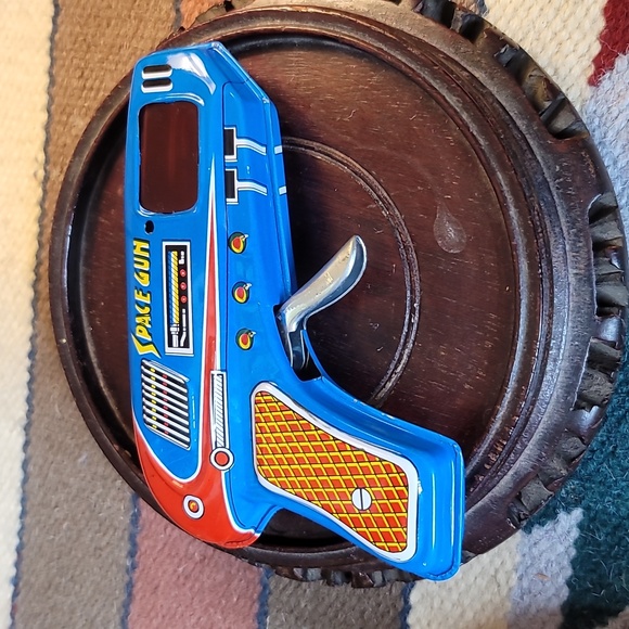 Vintage Tin Litho Metal FRICTION SPACE GUN Korea MTU Shudo Japan Blue Red sciFi - Picture 2 of 5